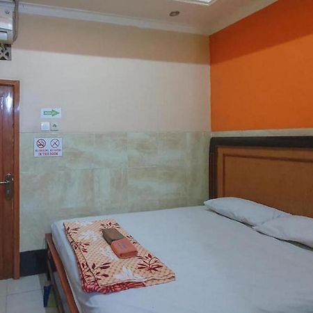 Homestay Gayatri Sawojajar Near Univ Negeri Malang Kampus 2 Mitra Reddoorz Extérieur photo