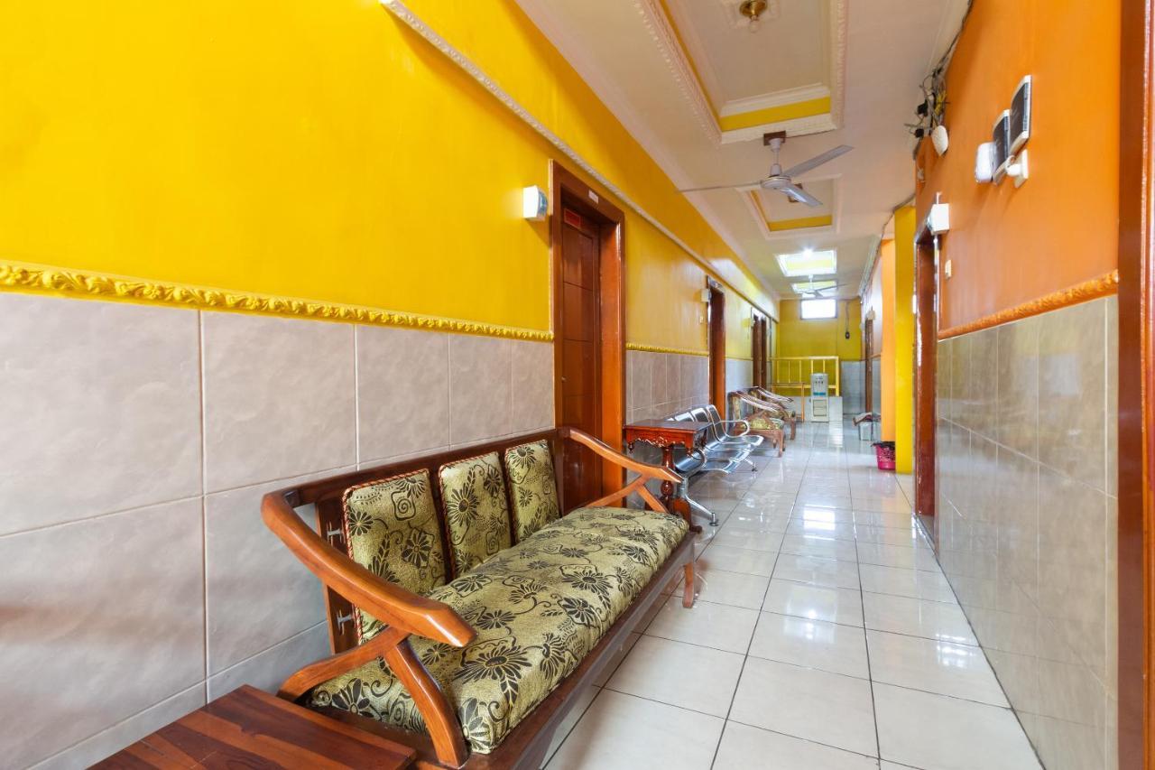 Homestay Gayatri Sawojajar Near Univ Negeri Malang Kampus 2 Mitra Reddoorz Extérieur photo