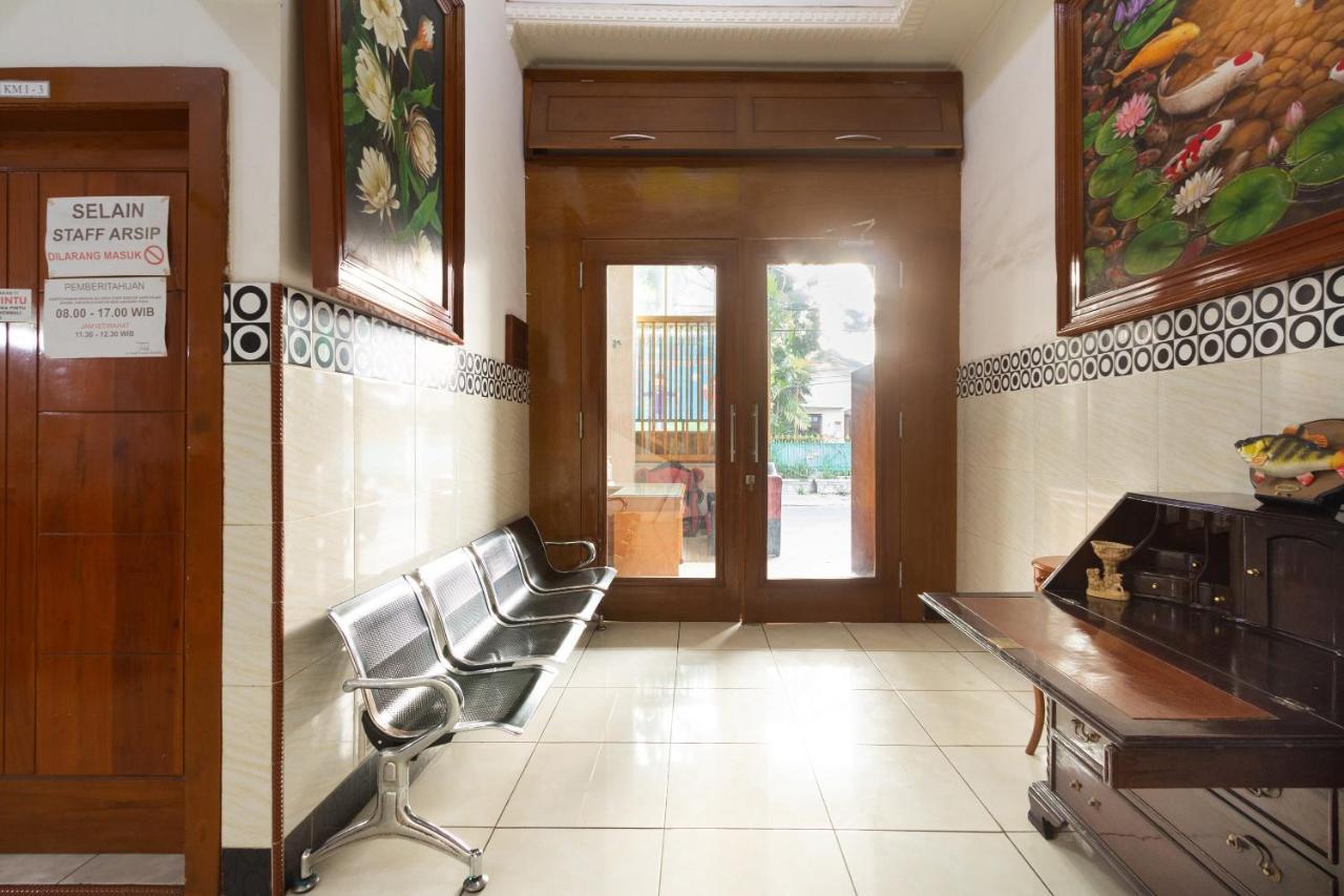 Homestay Gayatri Sawojajar Near Univ Negeri Malang Kampus 2 Mitra Reddoorz Extérieur photo