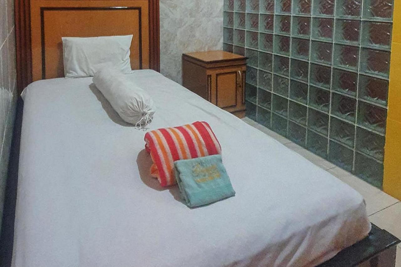 Homestay Gayatri Sawojajar Near Univ Negeri Malang Kampus 2 Mitra Reddoorz Extérieur photo